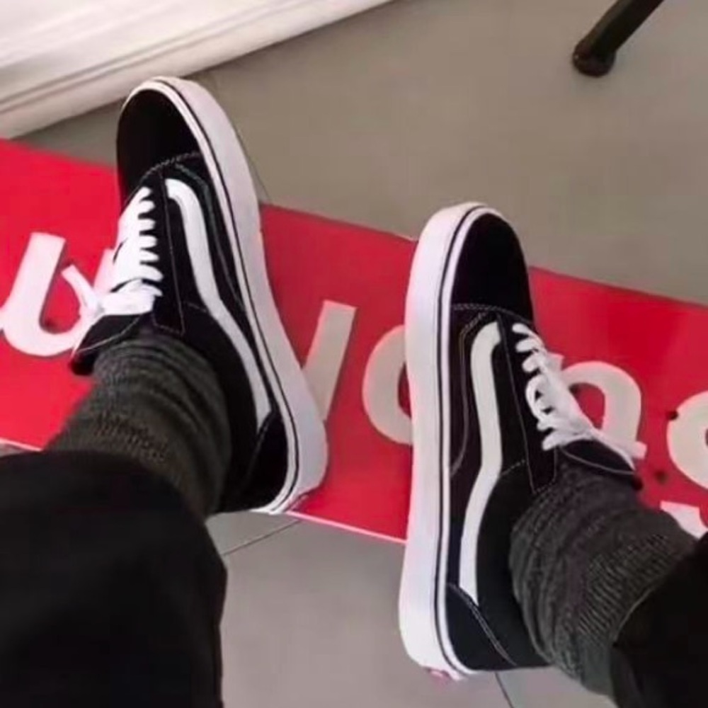 Vans | Old Skool Skateboard Shoes | Black & White | Unisex‎ Womens 9 | Mens 7.5
